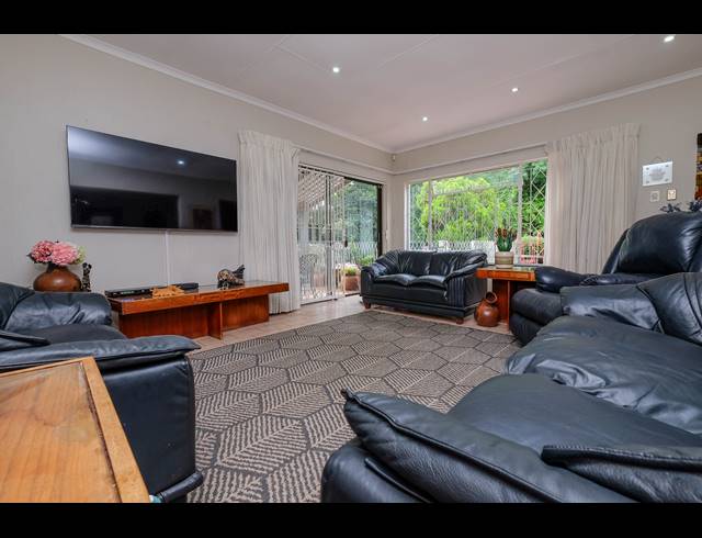 4 BEDROOM HOUSE FOR SALE IN GALLO MANOR